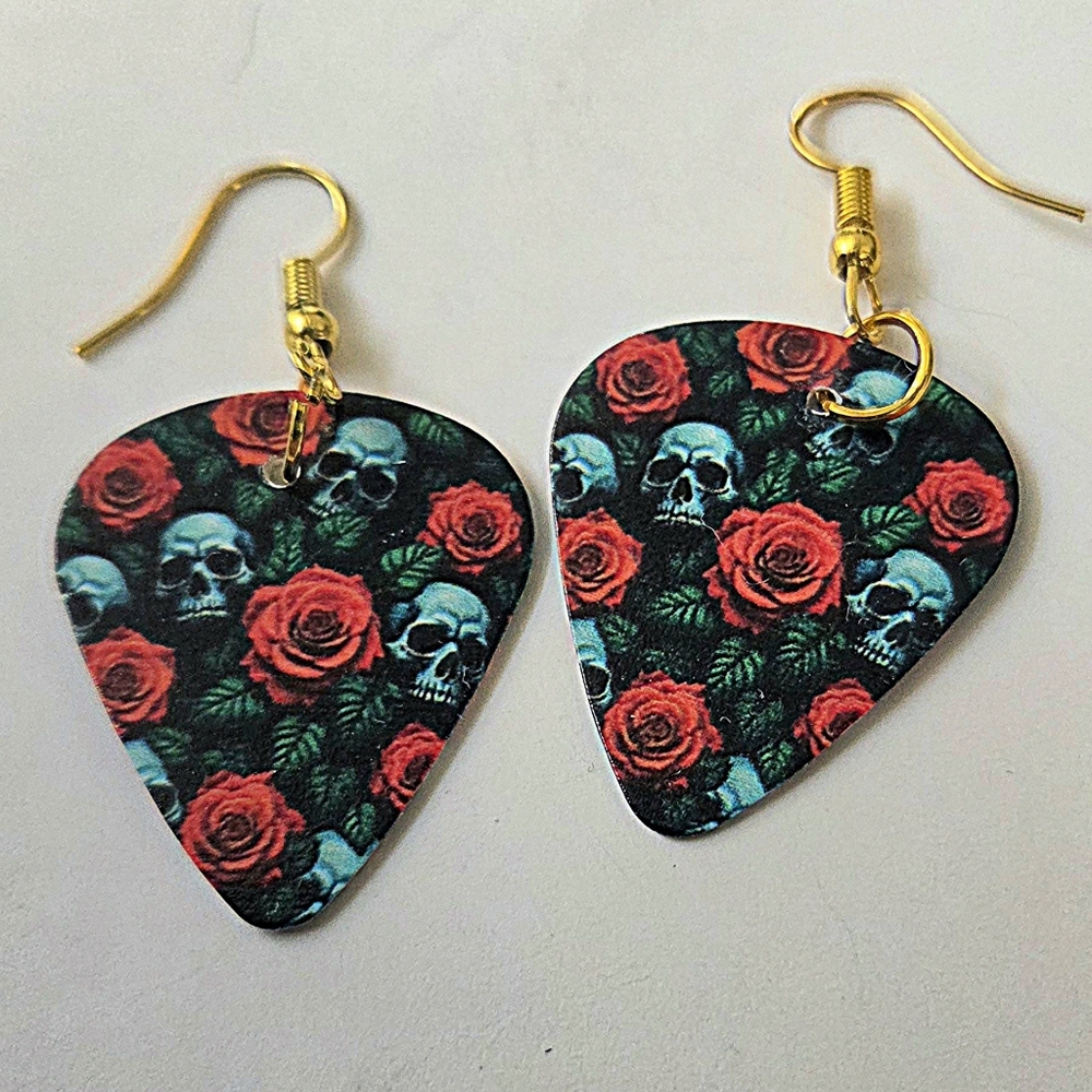 Guitar Pick Skull Drop Earrings. (Bluish) Skulls & Red Roses) - Brand New